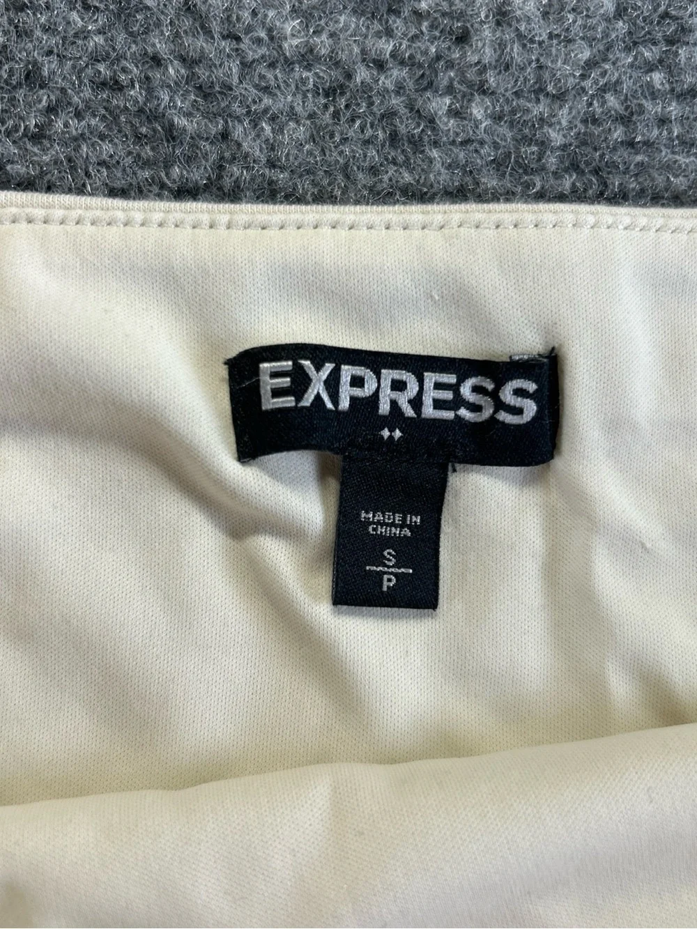 Express Coral Chevron Sequin Mini Skirt women’s small 1621 - Picture 4 of 5